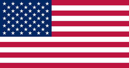 Flagge mit dreizehn abwechselnd roten und weißen Querstreifen und einem blauen Feld mit vielen kleinen weißen Sternen in der linken oberen Ecke.