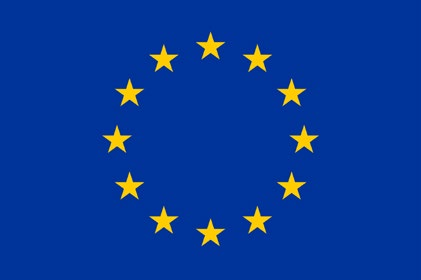 Dunkelblaue Flagge mit zwölf goldenen fünfzackigen Sternen, die in gleichem Abstand einen Kreis bilden.