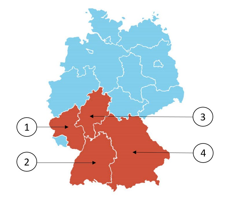 Umrisskarte Deutschlands mit den Grenzen der 16 Länder. Vier Länder sind rot und mit den Ziffern 1 bis 4 markiert, die übrigen hellblau. 1: kleines Land am Westrand im Südwesten, an seiner Südwestecke ein sehr kleines hellblaues Land. 2: großes Land ganz im Südwesten, an der Süd- und Westgrenze. 3: mittelgroßes Land nordöstlich von 1, von Nord nach Süd gestreckt. 4: größtes Land, ganz im Südosten, an der Ost- und Südgrenze.