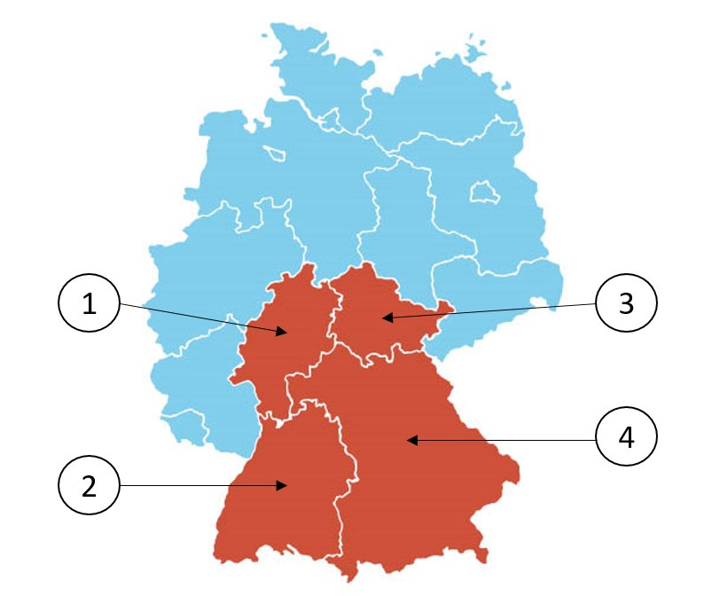 Umrisskarte Deutschlands mit den Grenzen der 16 Länder. Vier Länder sind rot und mit den Ziffern 1 bis 4 markiert, die übrigen hellblau. 1: mittelgroßes Land in der Mitte des Westens, von Nord nach Süd gestreckt. 2: großes Land ganz im Südwesten, an der Süd- und Westgrenze. 3: kleineres Land in der Mitte Deutschlands, östlich von 1. 4: größtes Land, ganz im Südosten, südlich von 3.