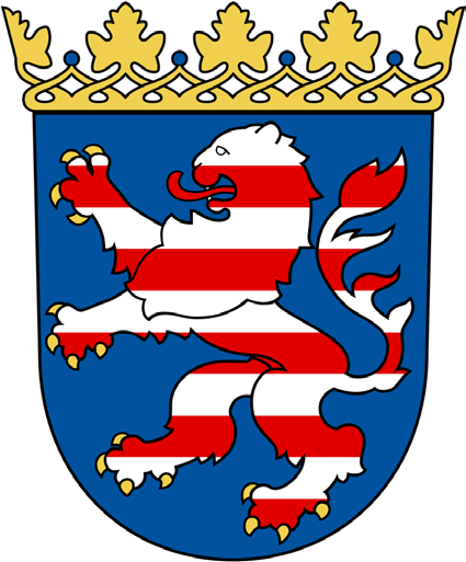 Blaues Wappenschild mit einem aufgerichteten, rot-weiß gestreiften Löwen mit goldenen Klauen, darüber eine goldene Laubkrone.